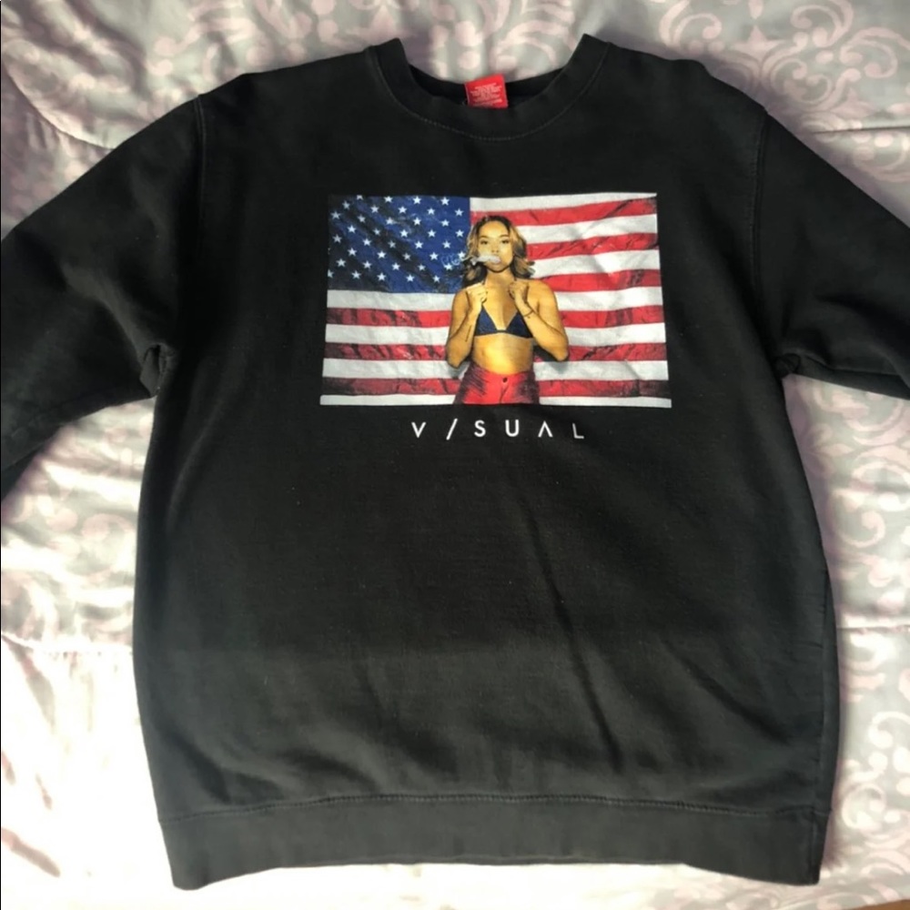 Pullover sweater